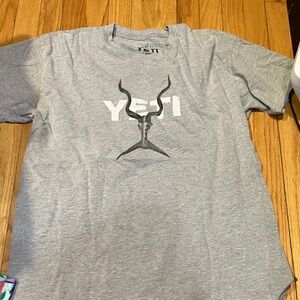 YETI Light Gray Short Sleeve Tee ebs